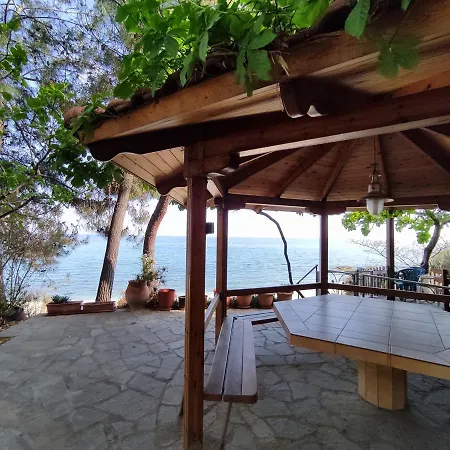 Ariadne Beach House *